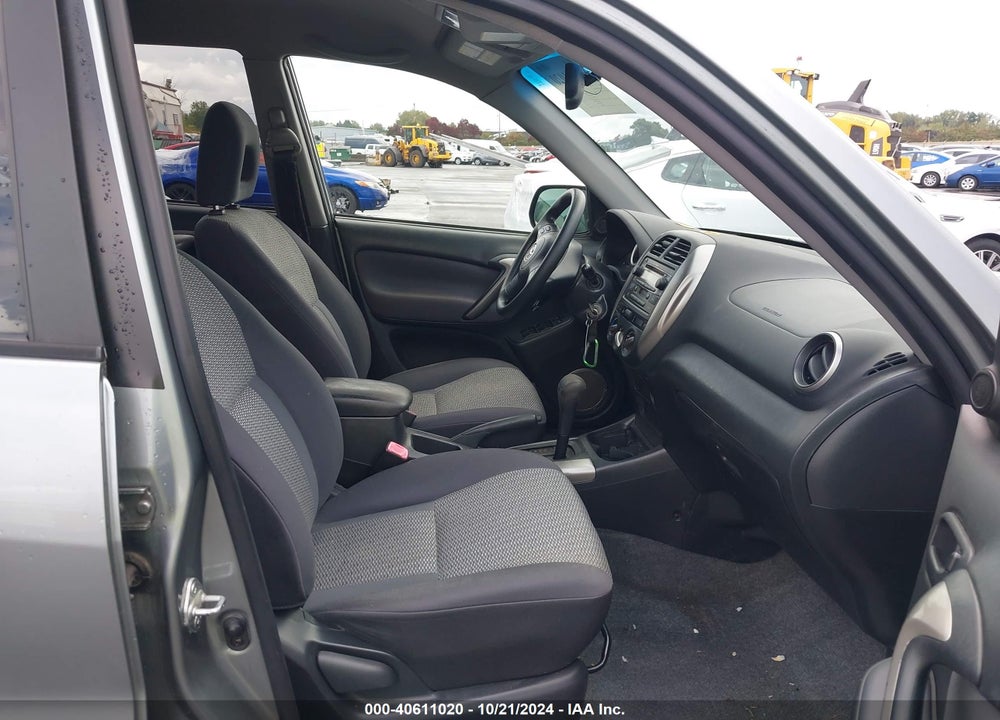 2005 TOYOTA RAV4 VIN: JTEHD20V750056745