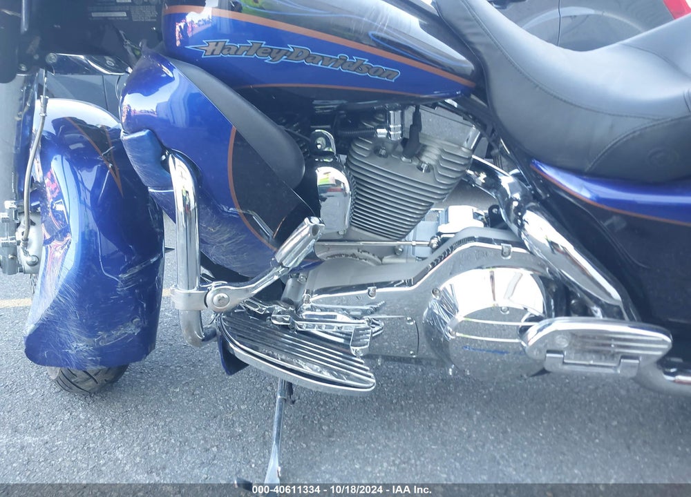 2004 HARLEY-DAVIDSON FLHTCSE VIN: 1HD1PJE1X4Y951075