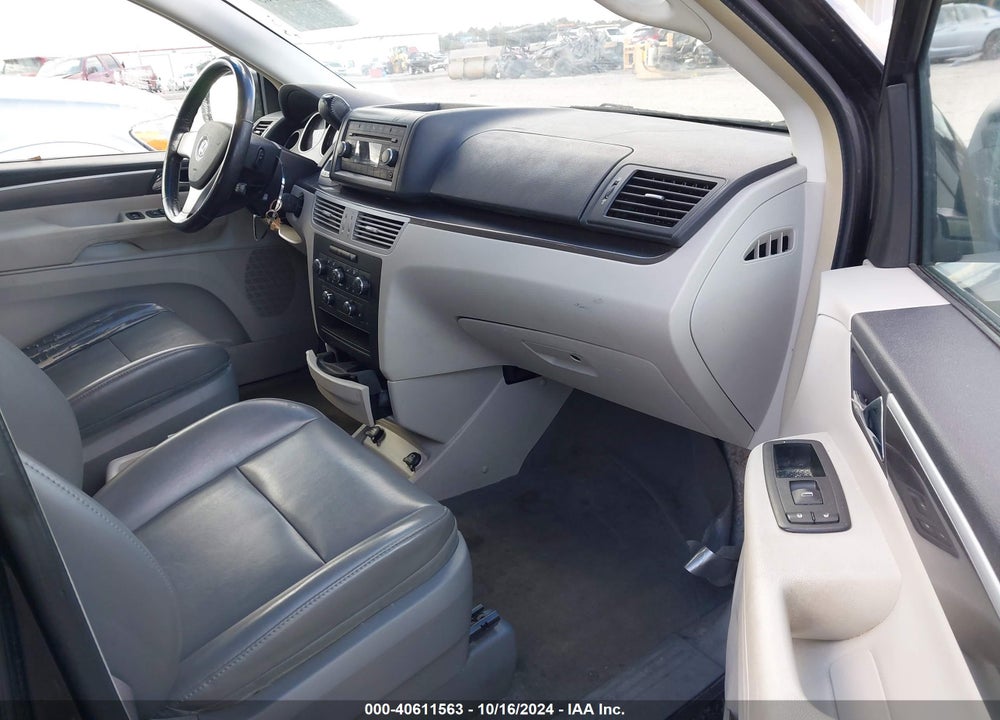 2010 VOLKSWAGEN ROUTAN SE VIN: 2V4RW3D11AR272788