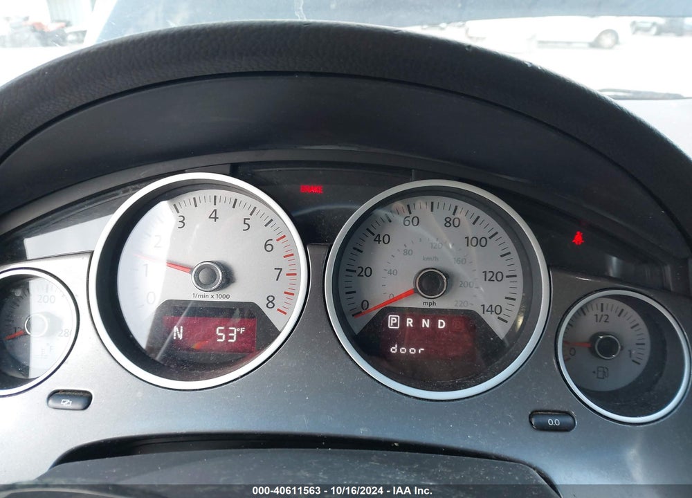 2010 VOLKSWAGEN ROUTAN SE VIN: 2V4RW3D11AR272788