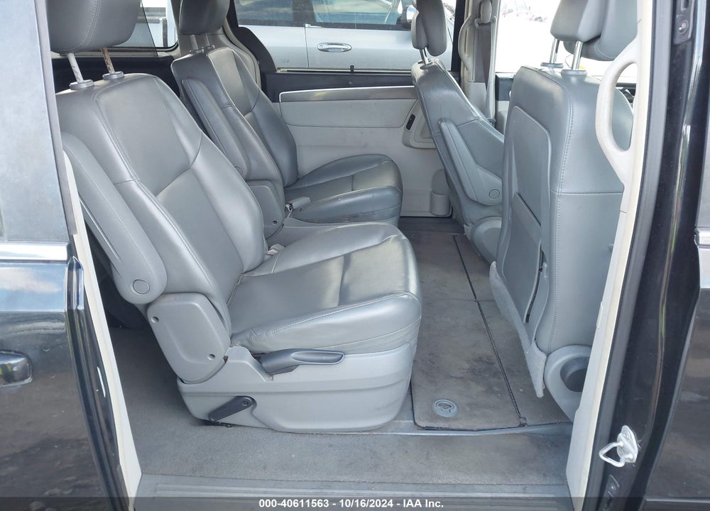 2010 VOLKSWAGEN ROUTAN SE VIN: 2V4RW3D11AR272788