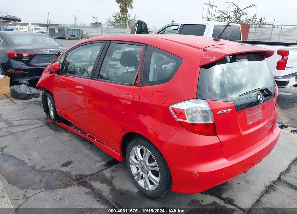 2011 HONDA FIT SPORT VIN: JHMGE8H52BC005022
