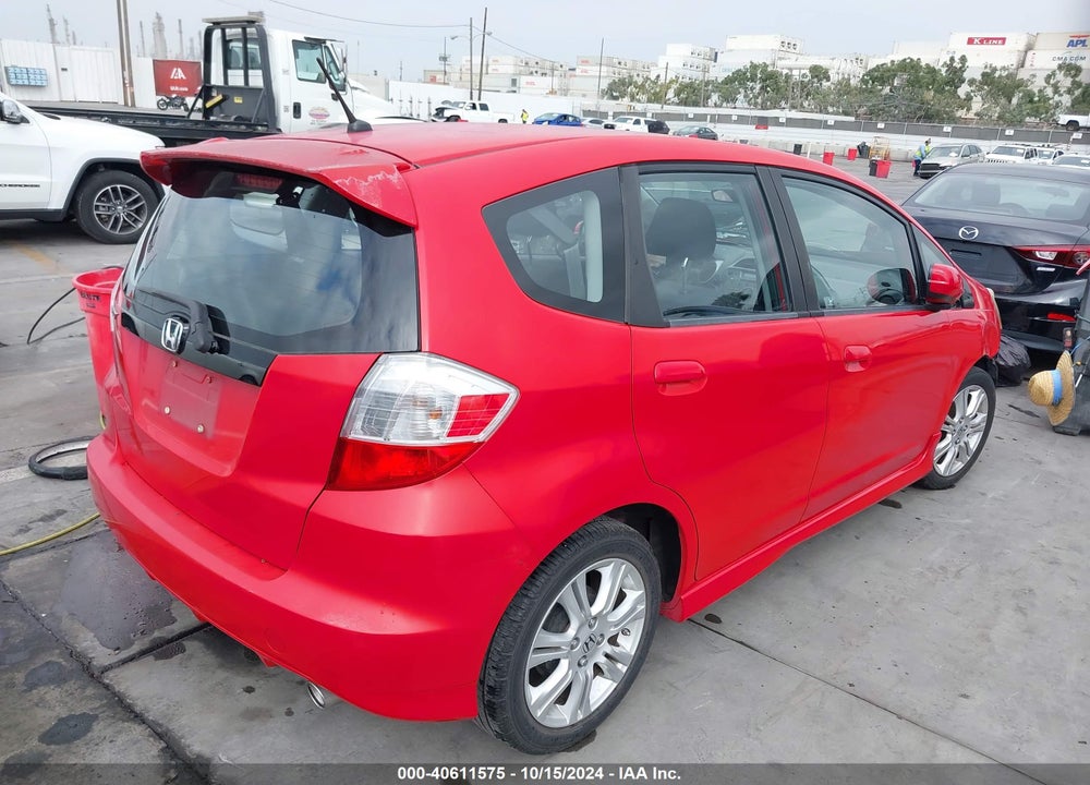 2011 HONDA FIT SPORT VIN: JHMGE8H52BC005022