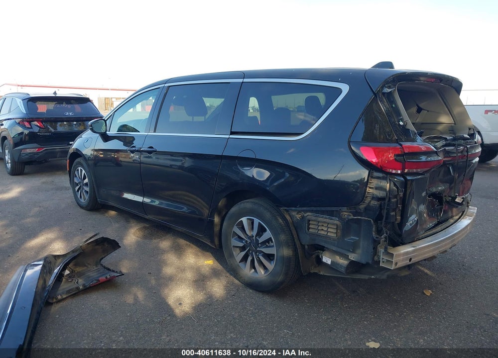 2022 CHRYSLER PACIFICA HYBRID TOURING L VIN: 2C4RC1L7XNR137098