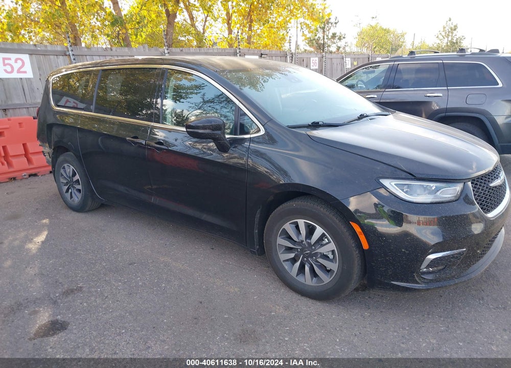 2022 CHRYSLER PACIFICA HYBRID TOURING L VIN: 2C4RC1L7XNR137098