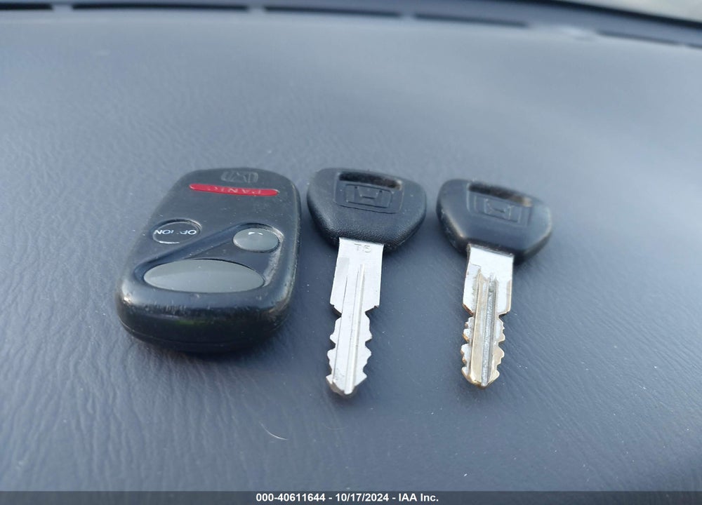 2000 HONDA ACCORD 3.0 LX VIN: 1HGCG1647YA006023