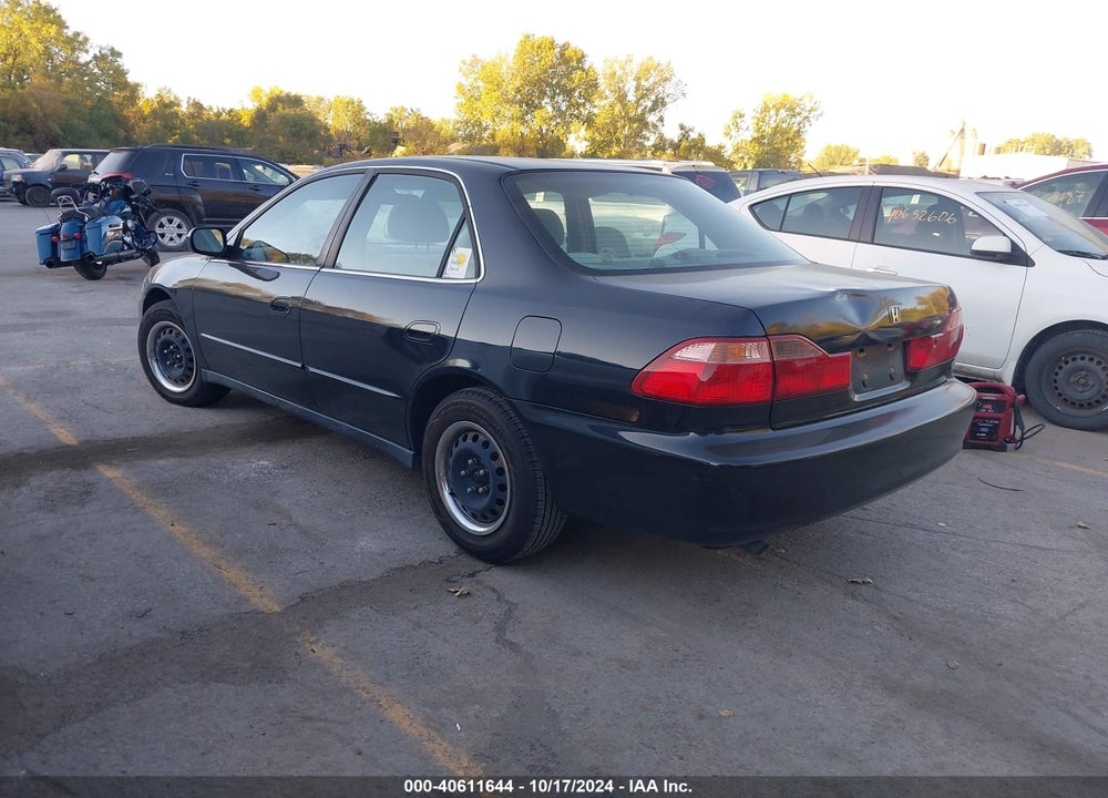 2000 HONDA ACCORD 3.0 LX VIN: 1HGCG1647YA006023