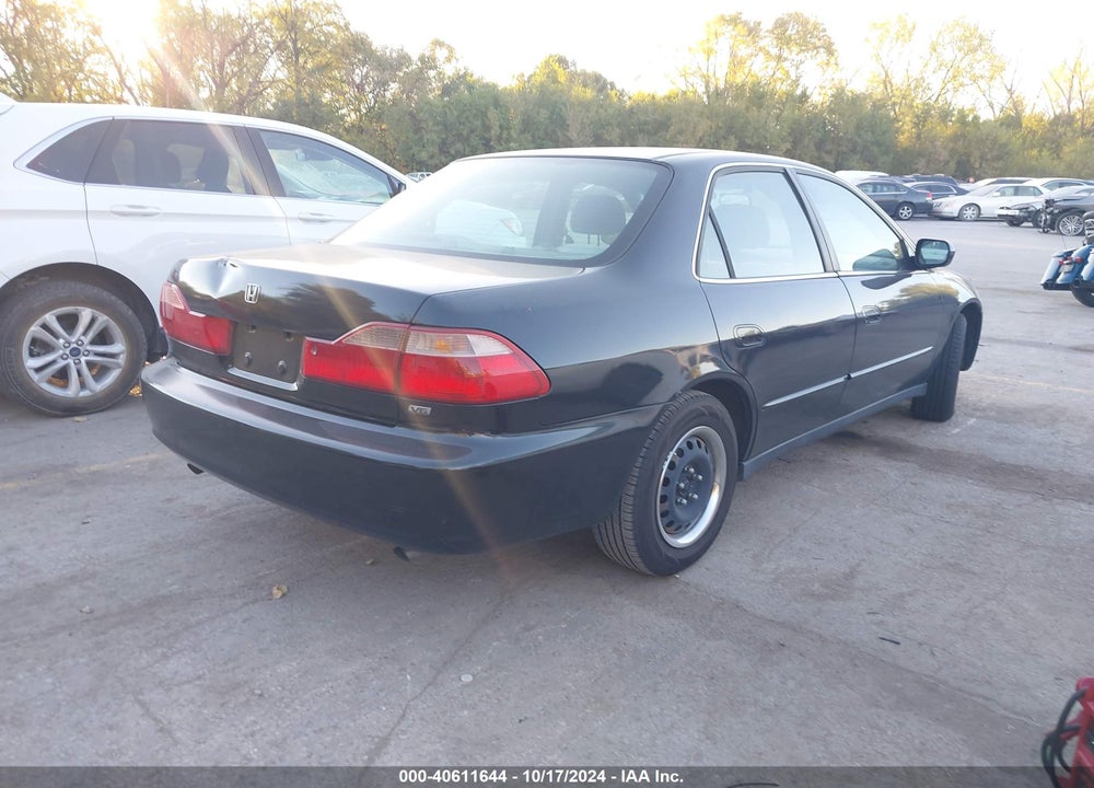 2000 HONDA ACCORD 3.0 LX VIN: 1HGCG1647YA006023