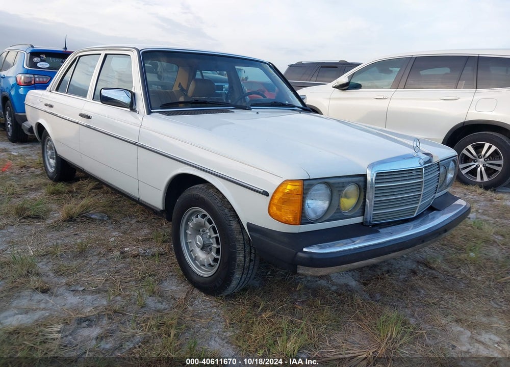 1983 MERCEDES-BENZ 300 DT VIN: WDBAB33A8DB028321