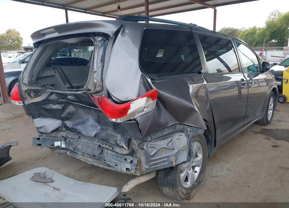 2014 TOYOTA SIENNA LE V6 8 PASSENGER VIN: 5TDKK3DC4ES498992