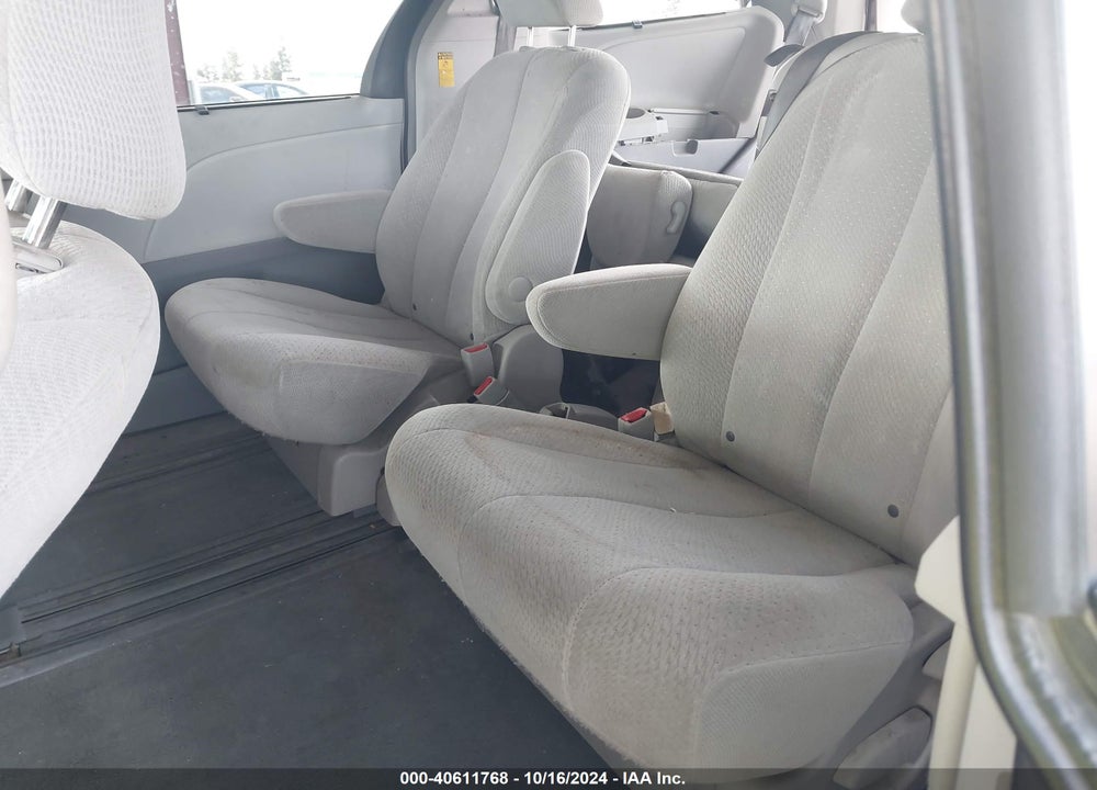 2014 TOYOTA SIENNA LE V6 8 PASSENGER VIN: 5TDKK3DC4ES498992