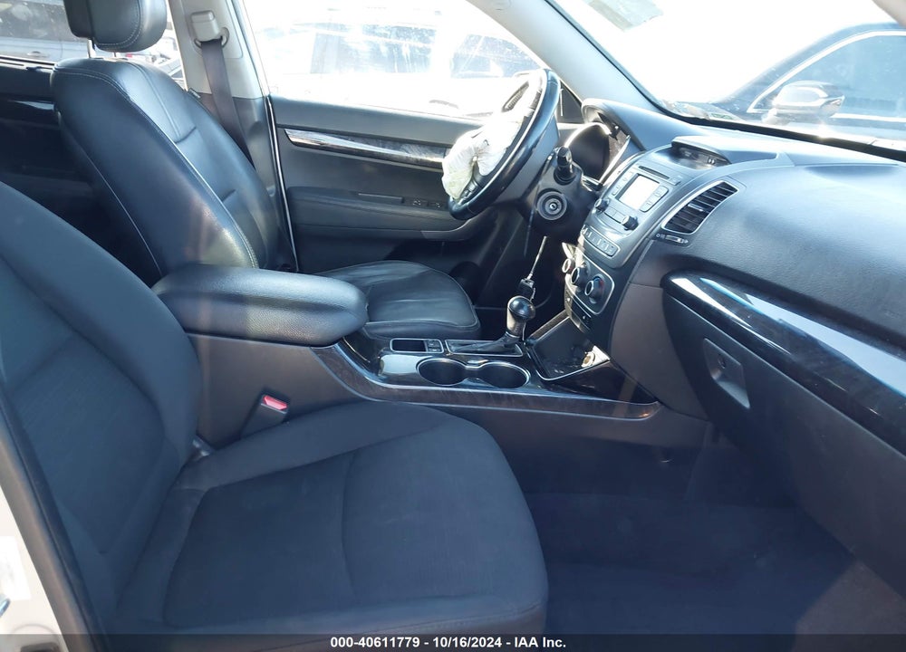 2014 KIA SORENTO LX V6 VIN: 5XYKTDA77EG459594