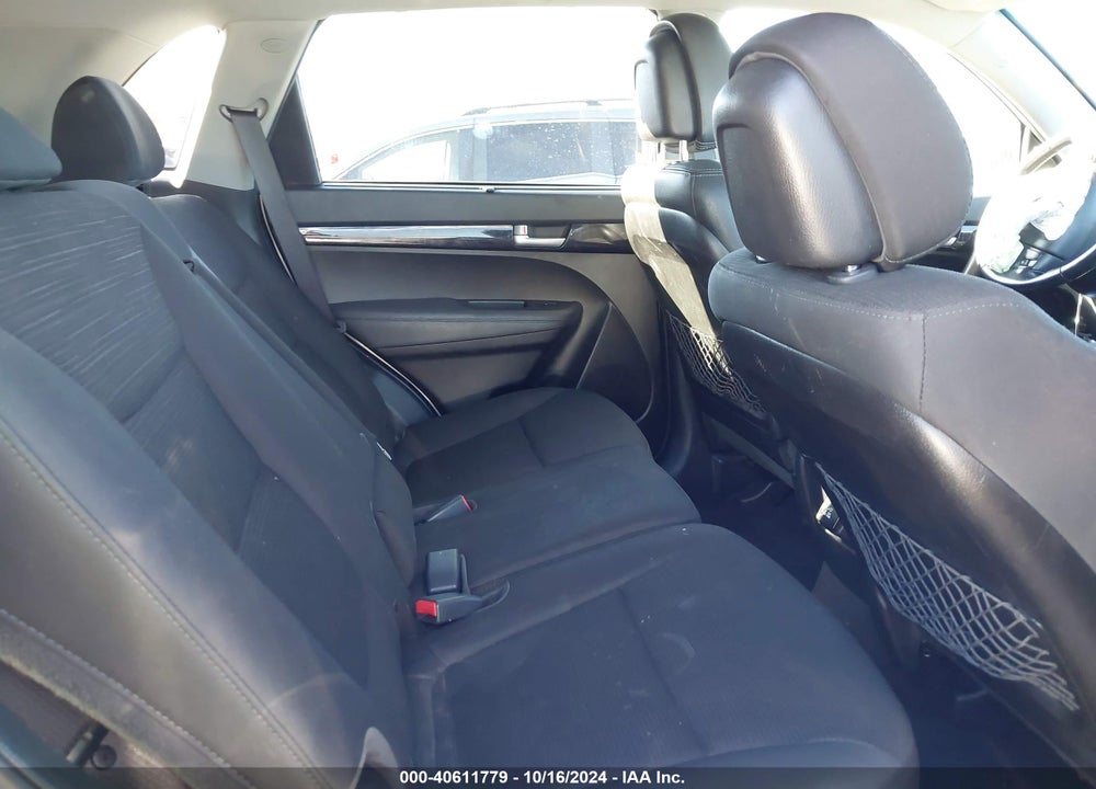 2014 KIA SORENTO LX V6 VIN: 5XYKTDA77EG459594