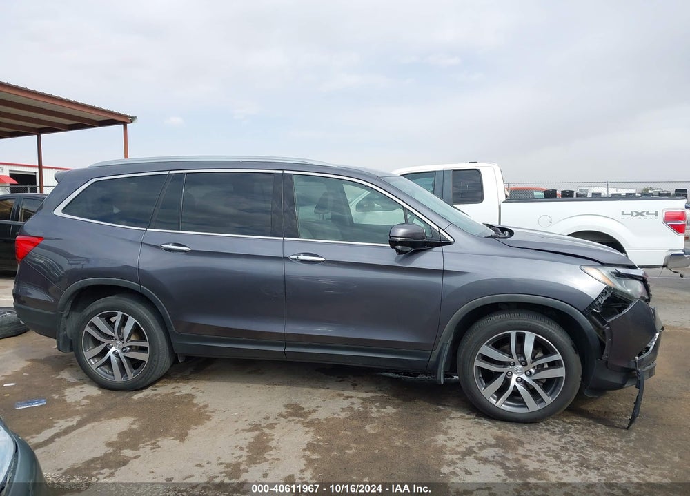 2017 HONDA PILOT TOURING VIN: 5FNYF5H99HB011657