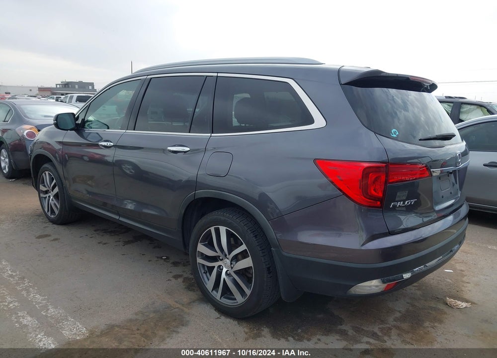 2017 HONDA PILOT TOURING VIN: 5FNYF5H99HB011657