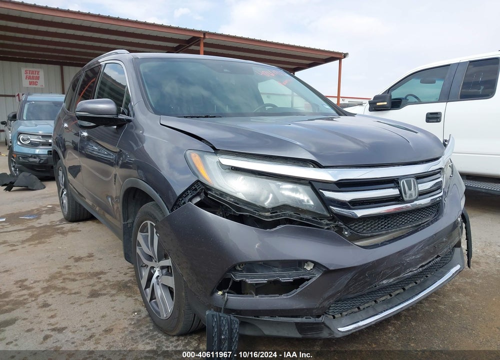 2017 HONDA PILOT TOURING VIN: 5FNYF5H99HB011657