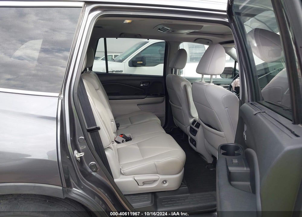 2017 HONDA PILOT TOURING VIN: 5FNYF5H99HB011657
