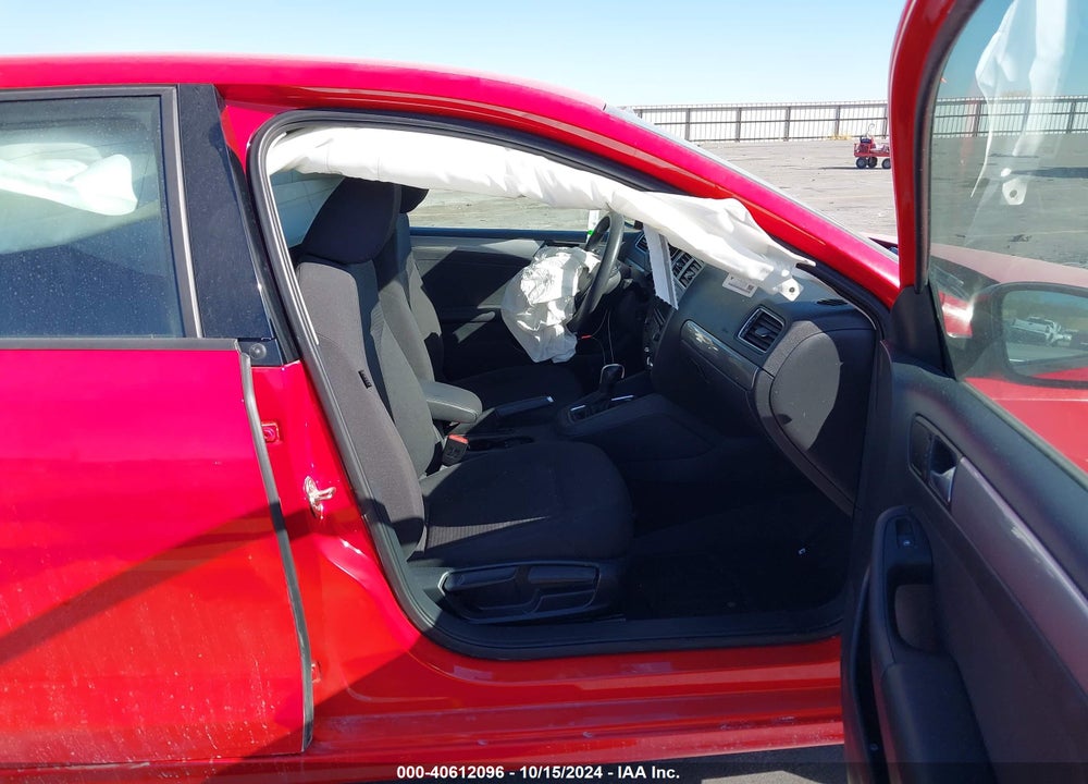 2015 VOLKSWAGEN JETTA 1.8T SE VIN: 3VWD17AJXFM323621