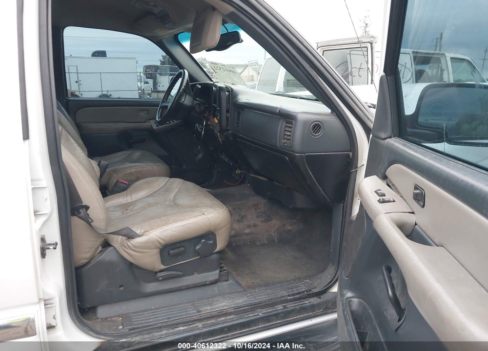 2000 GMC YUKON XL 1500 SLE VIN: 3GKEC16T4YG139001