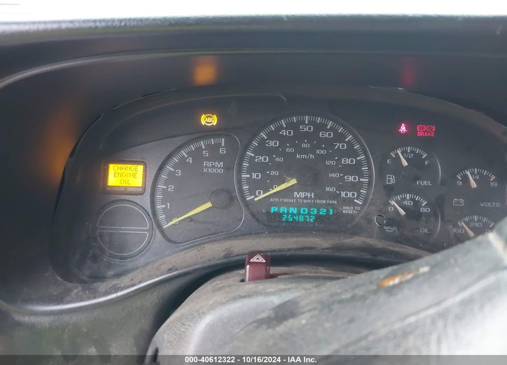2000 GMC YUKON XL 1500 SLE VIN: 3GKEC16T4YG139001