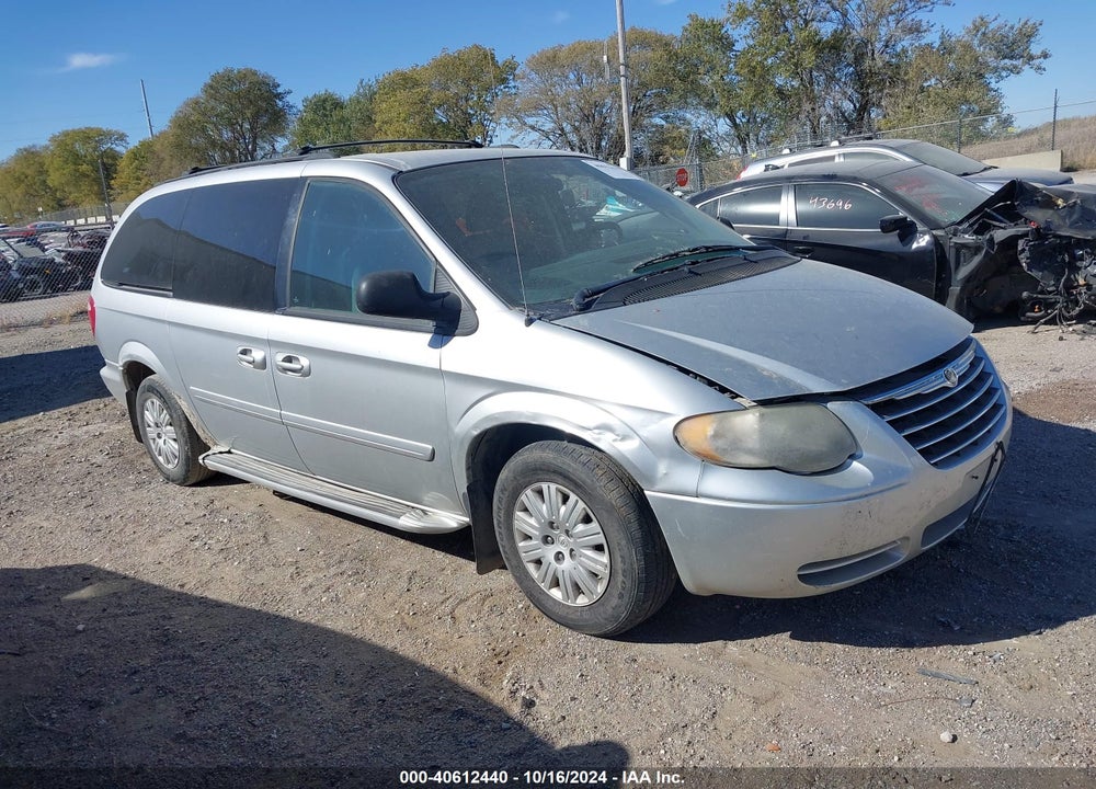 2005 CHRYSLER TOWN & COUNTRY LX VIN: 2C4GP44R05R483772