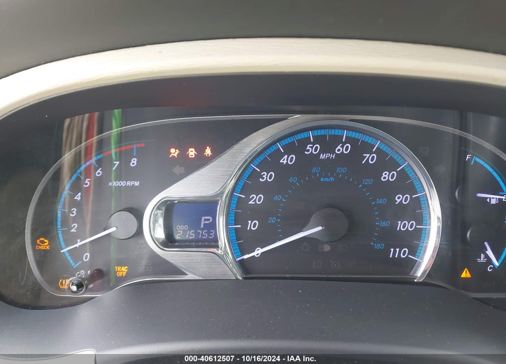 2013 TOYOTA SIENNA XLE V6 8 PASSENGER VIN: 5TDYK3DC7DS288069
