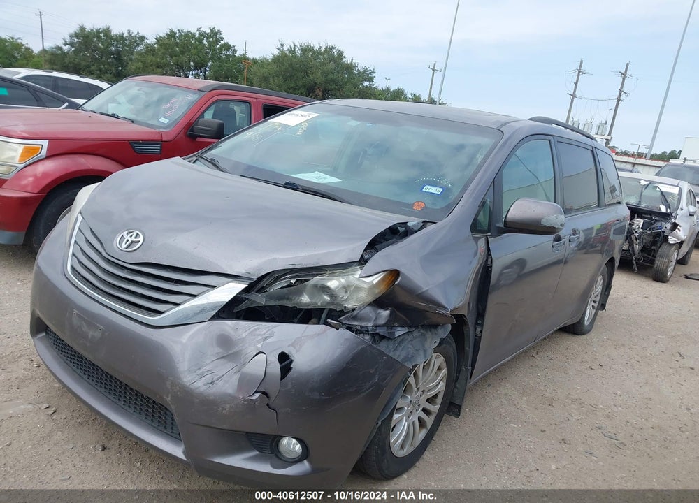 2013 TOYOTA SIENNA XLE V6 8 PASSENGER VIN: 5TDYK3DC7DS288069