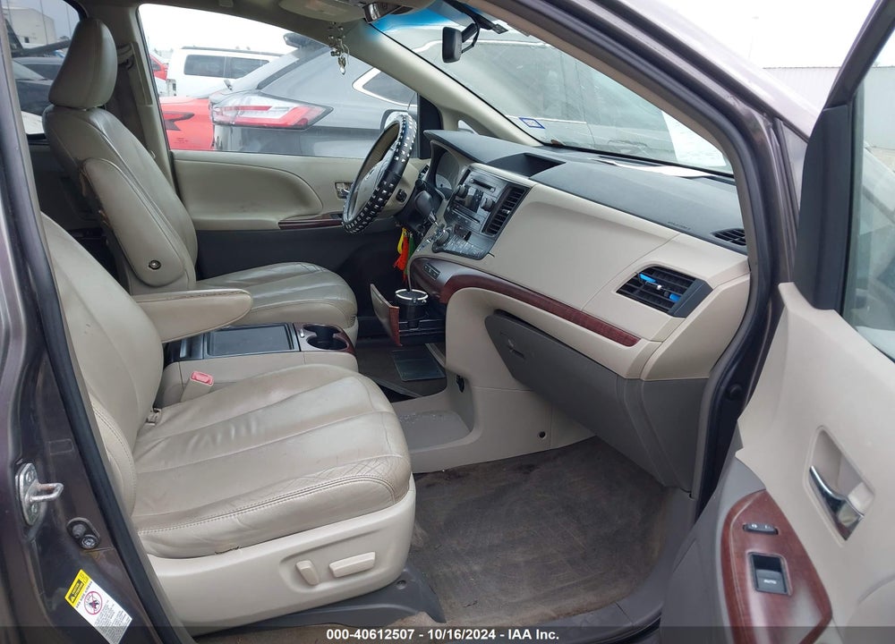 2013 TOYOTA SIENNA XLE V6 8 PASSENGER VIN: 5TDYK3DC7DS288069