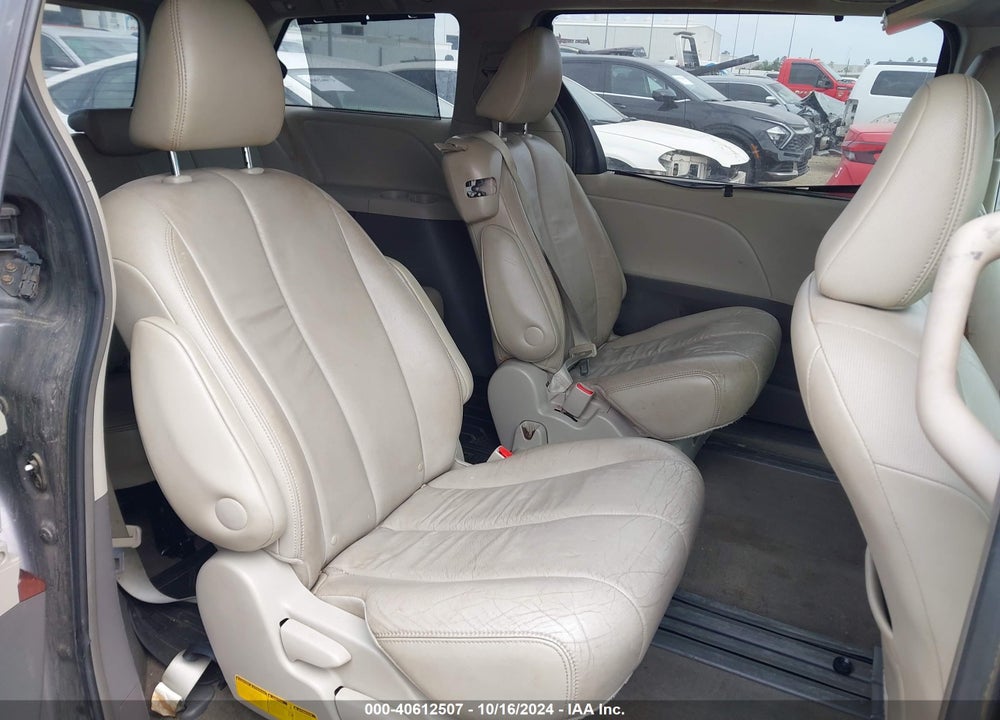 2013 TOYOTA SIENNA XLE V6 8 PASSENGER VIN: 5TDYK3DC7DS288069