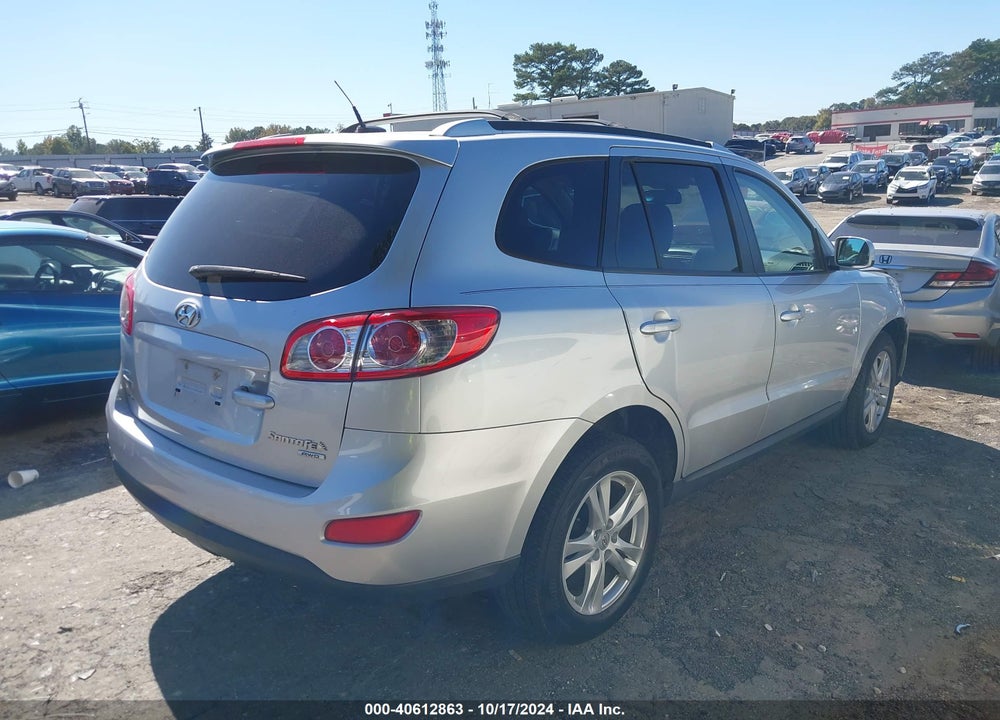 2011 HYUNDAI SANTA FE SE VIN: 5XYZHDAG8BG065047