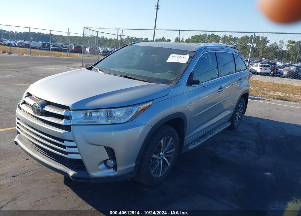 2017 TOYOTA HIGHLANDER XLE VIN: 5TDKZRFH2HS512951