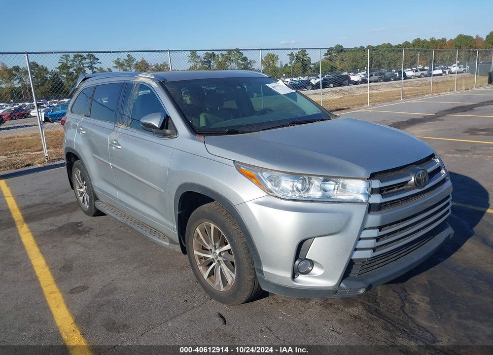 2017 TOYOTA HIGHLANDER XLE VIN: 5TDKZRFH2HS512951