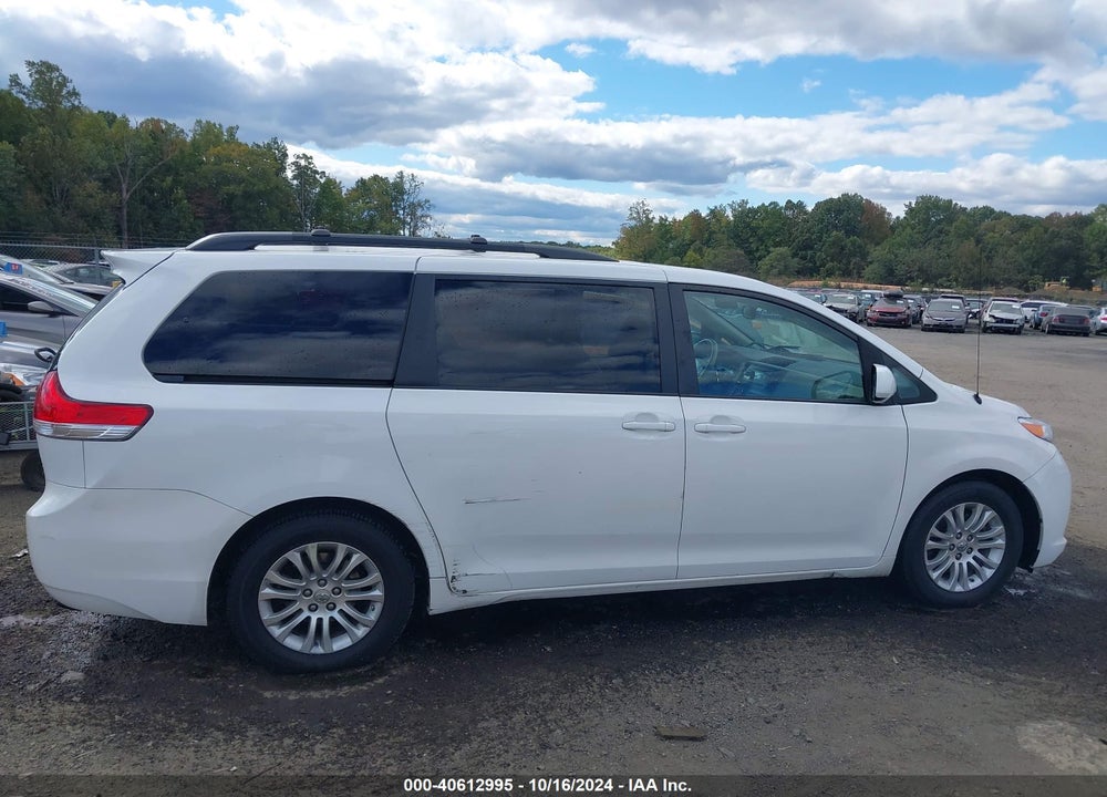 2013 TOYOTA SIENNA XLE V6 8 PASSENGER VIN: 5TDYK3DC4DS313428