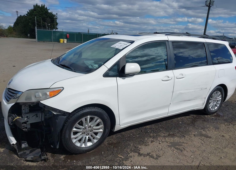 2013 TOYOTA SIENNA XLE V6 8 PASSENGER VIN: 5TDYK3DC4DS313428