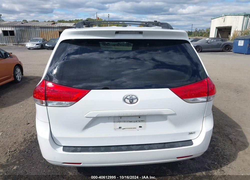 2013 TOYOTA SIENNA XLE V6 8 PASSENGER VIN: 5TDYK3DC4DS313428
