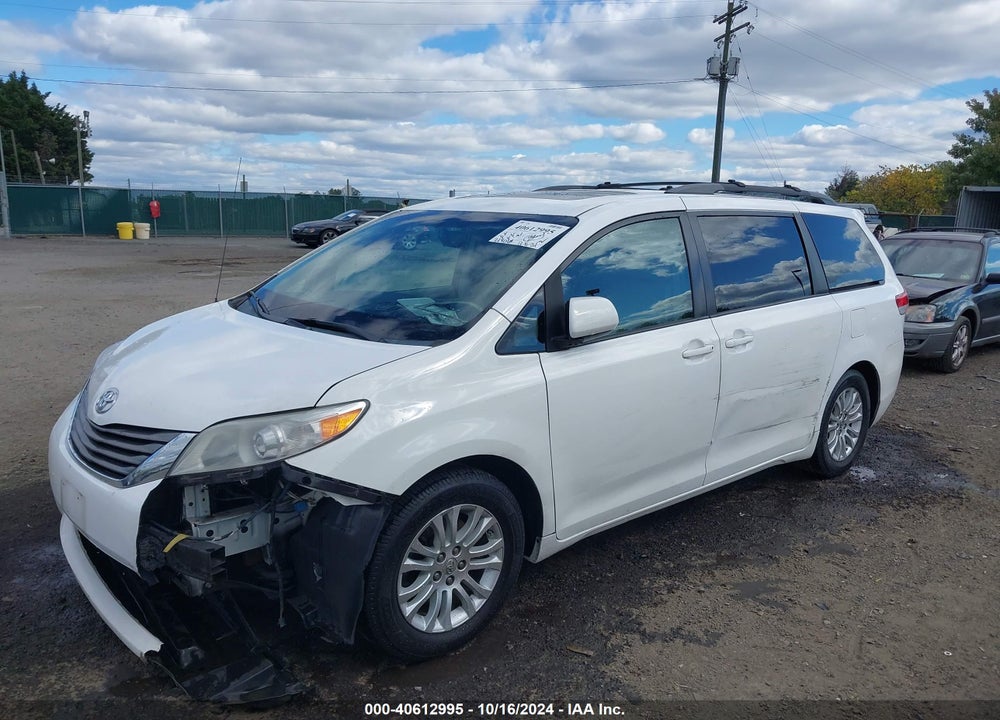 2013 TOYOTA SIENNA XLE V6 8 PASSENGER VIN: 5TDYK3DC4DS313428