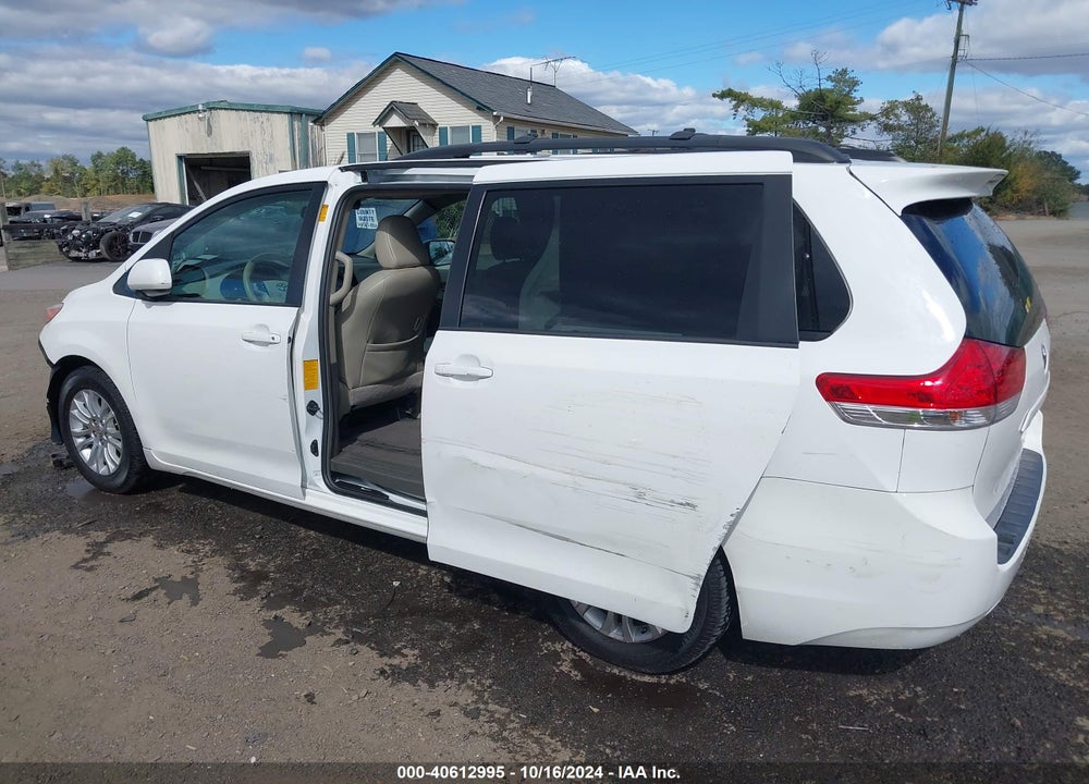 2013 TOYOTA SIENNA XLE V6 8 PASSENGER VIN: 5TDYK3DC4DS313428