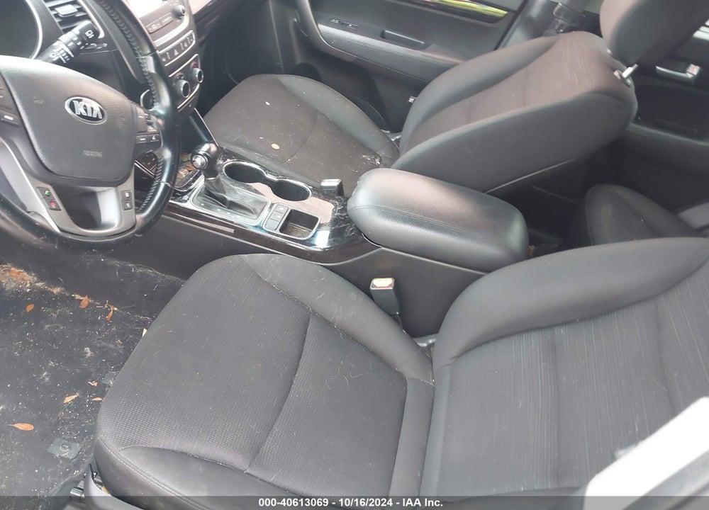 2015 KIA SORENTO LX VIN: 5XYKT4A6XFG646384