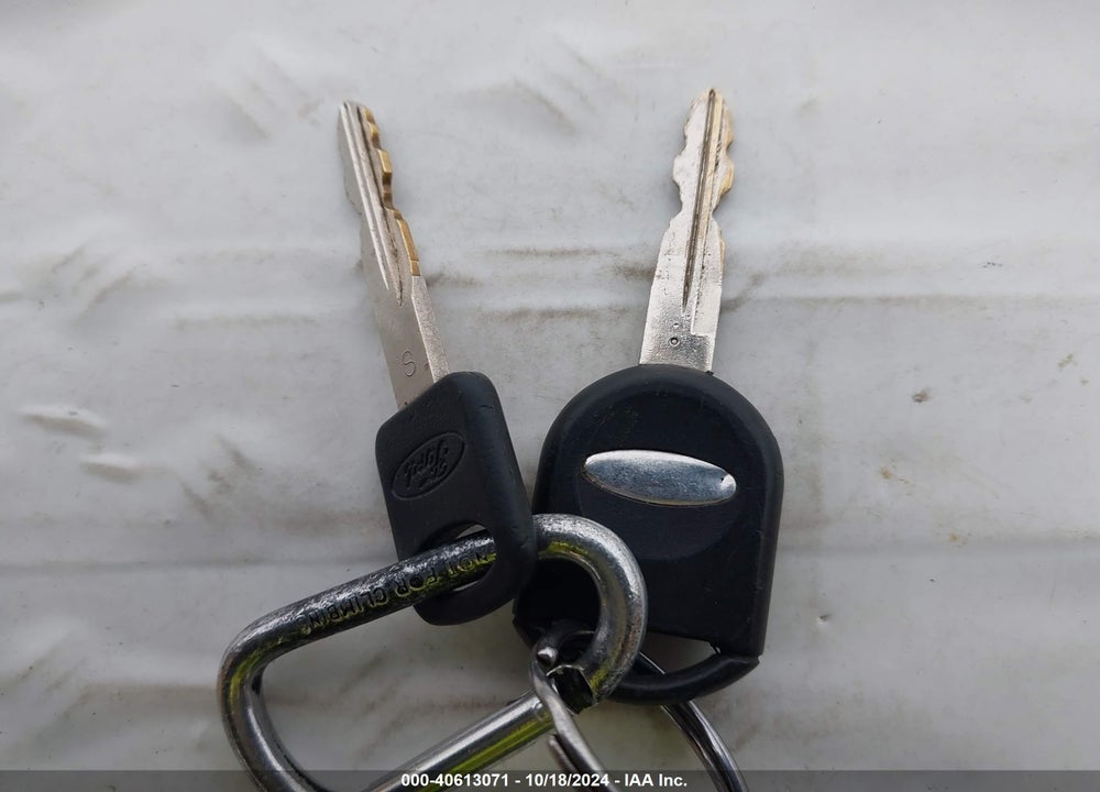 2008 FORD FOCUS S VIN: 1FAHP34N88W220376