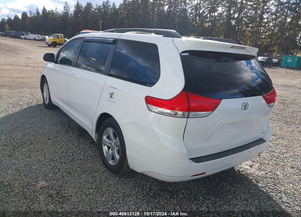 2013 TOYOTA SIENNA LE V6 8 PASSENGER VIN: 5TDKK3DC3DS354512