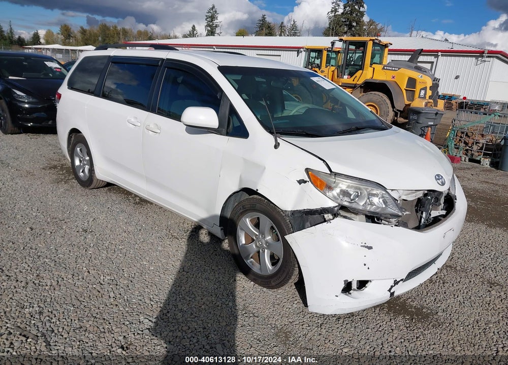 2013 TOYOTA SIENNA LE V6 8 PASSENGER VIN: 5TDKK3DC3DS354512