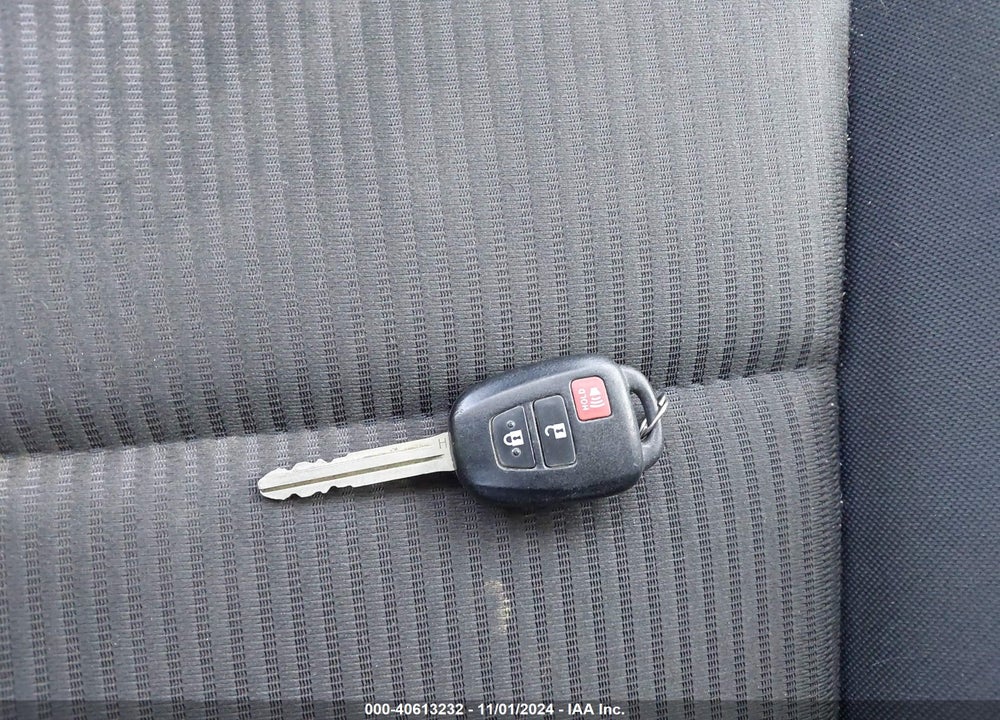 2018 TOYOTA RAV4 LE VIN: JTMZFREV1JJ176761
