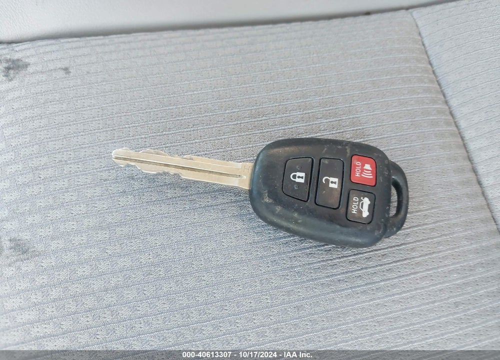 2017 TOYOTA CAMRY SE VIN: 4T1BF1FK8HU625896