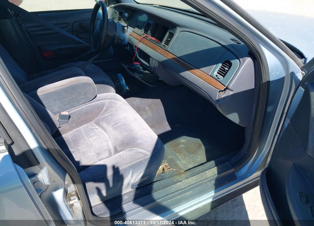 2001 FORD CROWN VICTORIA LX VIN: 2FAFP74W51X133911