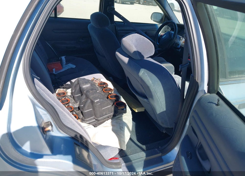 2001 FORD CROWN VICTORIA LX VIN: 2FAFP74W51X133911