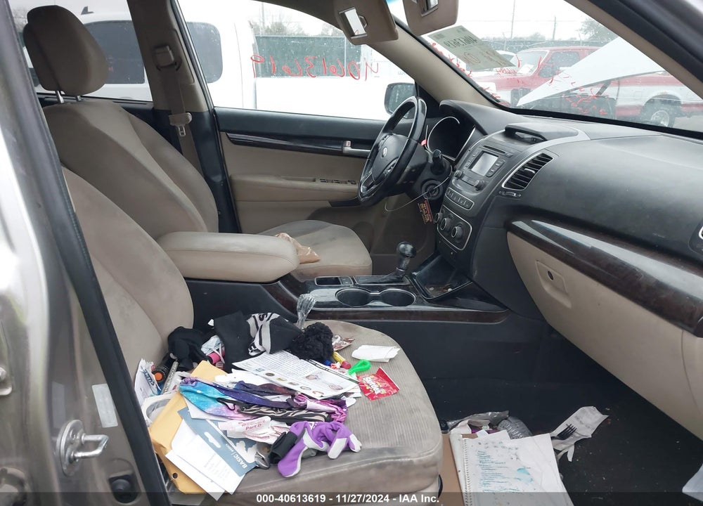 2014 KIA SORENTO LX VIN: 5XYKT3A65EG474144