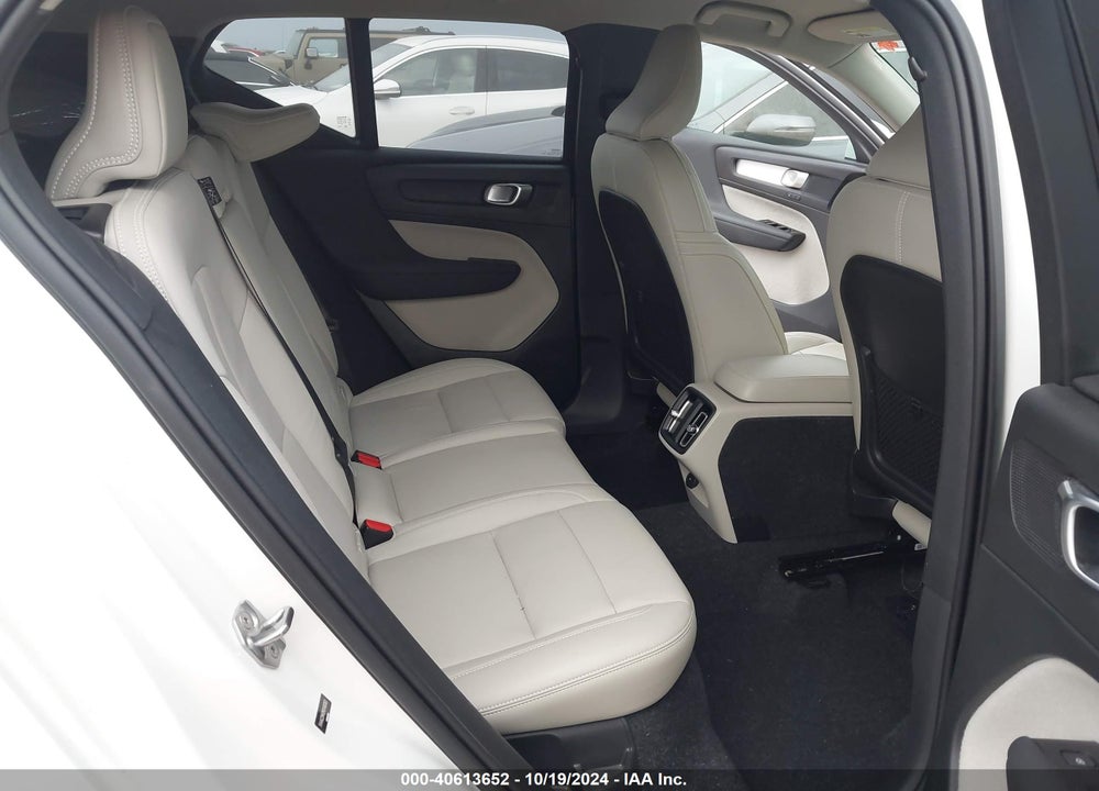 2021 VOLVO XC40 T4 MOMENTUM VIN: YV4AC2HK0M2490363