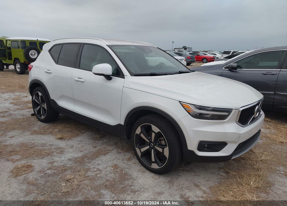 2021 VOLVO XC40 T4 MOMENTUM VIN: YV4AC2HK0M2490363