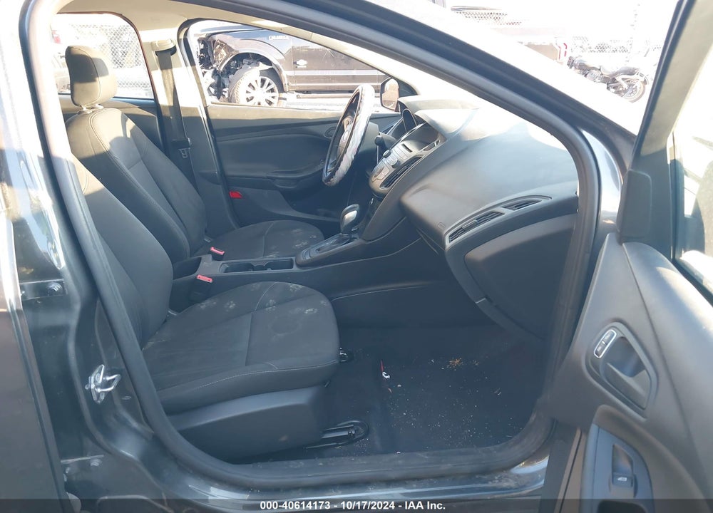 2017 FORD FOCUS VIN: 1FADP3E27HL214296
