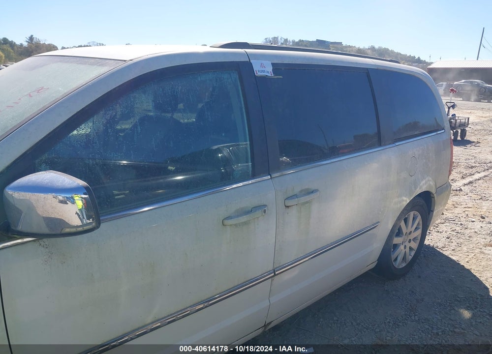 2011 CHRYSLER TOWN & COUNTRY TOURING-L VIN: 2A4RR8DG6BR785467